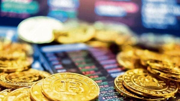 Crypto Winter Returns: Bitcoin Plunges 45% as Bulls Struggle